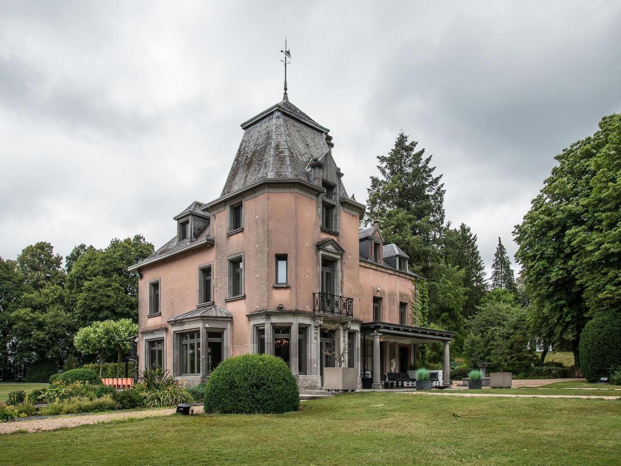 Вилла Luxurious Castle With Hot Tub In The Belgian Jamoigne Экстерьер фото